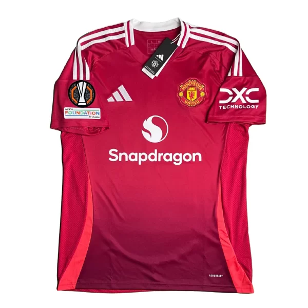 MUFC 2425 Home Fernandes 8 01