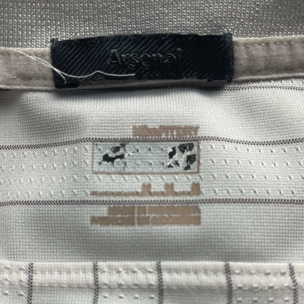 Arsenal 2009/10 3rd Shirt - Fabregas #4 Neck View