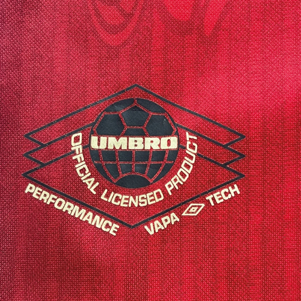 Manchester United 1996/98 Home Shirt bottom view