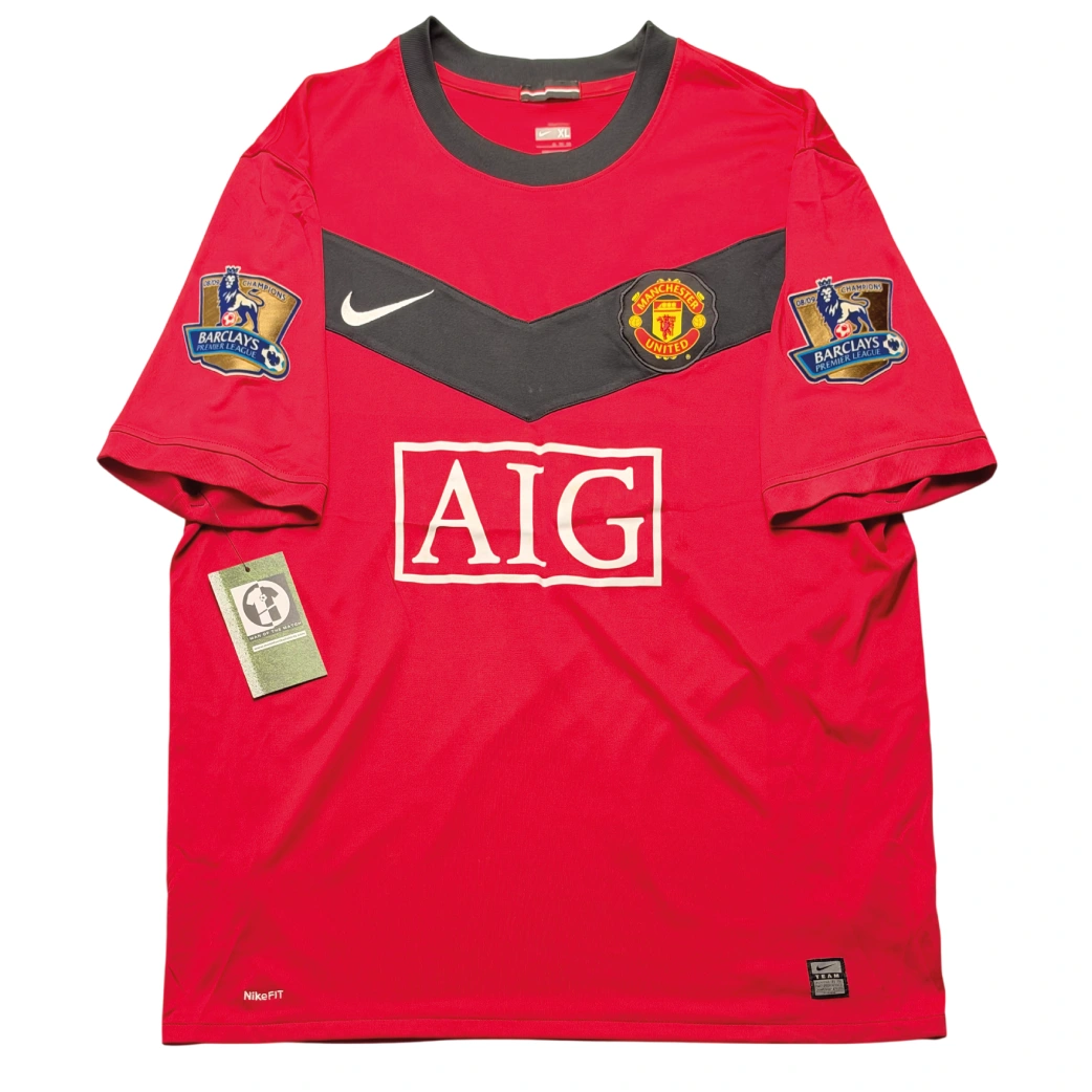 Manchester United 2009/10 Home shirt - Carrick #16 Front View